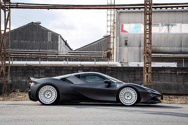 Фото дисков HRE 515 GTM Глянцевый лак на Ferrari SF90