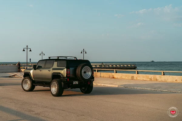 Фото дисков Vossen LCX-04 Глянцевый лак на GMC Hummer EV