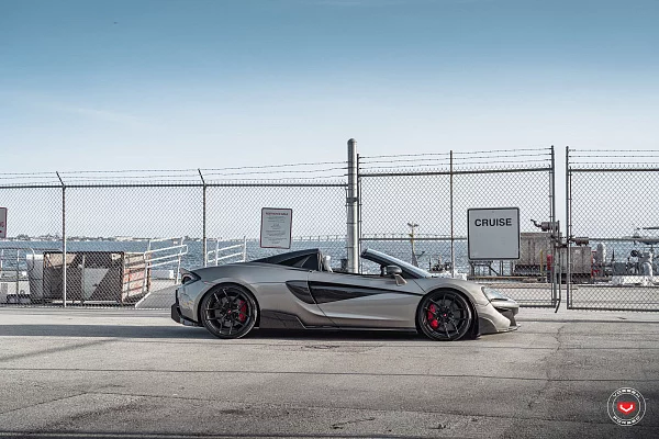 Фото дисков Vossen S21-01 Черный глянец на McLaren 570S