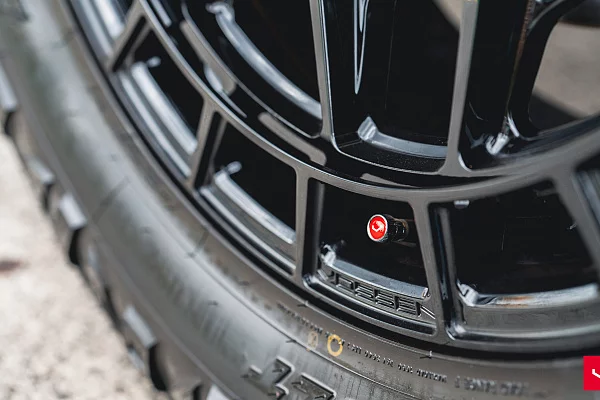 Фото дисков Vossen HFX-1 (6-Lug) Черный глянец на Toyota Hilux VIII