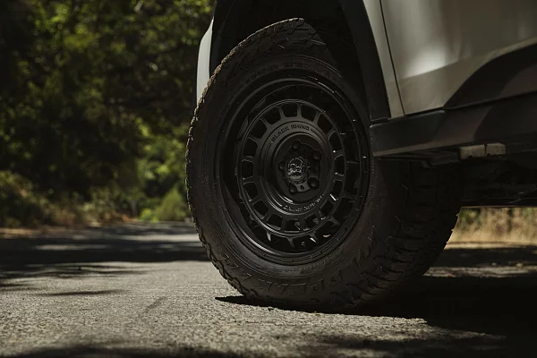 Фото дисков Black Rhino AWOL Черный сатин на Subaru Outback BT