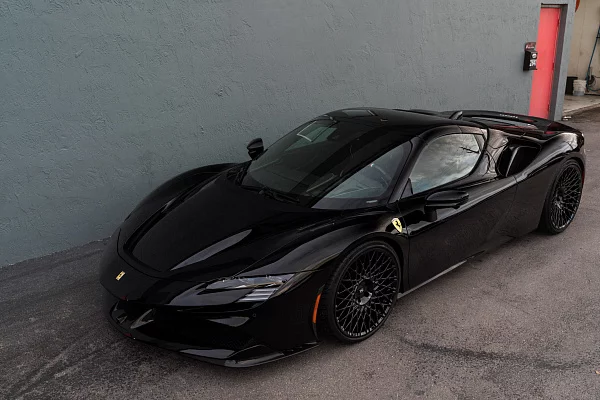 Фото дисков HRE 501M Черный глянец на Ferrari SF90