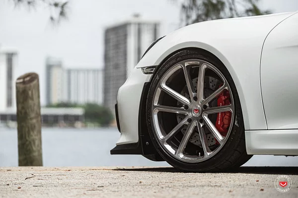 Фото дисков Vossen CG-203 Глянцевый лак на Porsche Cayman II