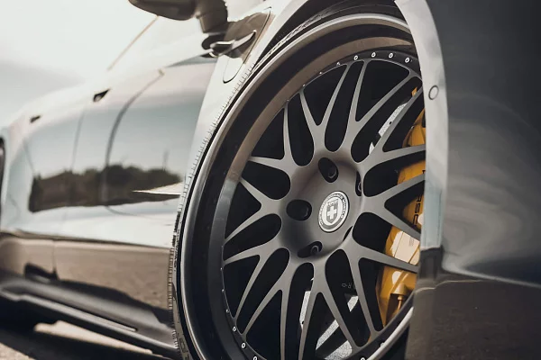 Фото дисков HRE 540C Сатиновый темный лак на Porsche Taycan I