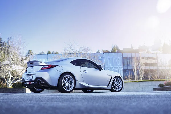 Фото дисков Rotiform LTN-J Серебро на Subaru BRZ II