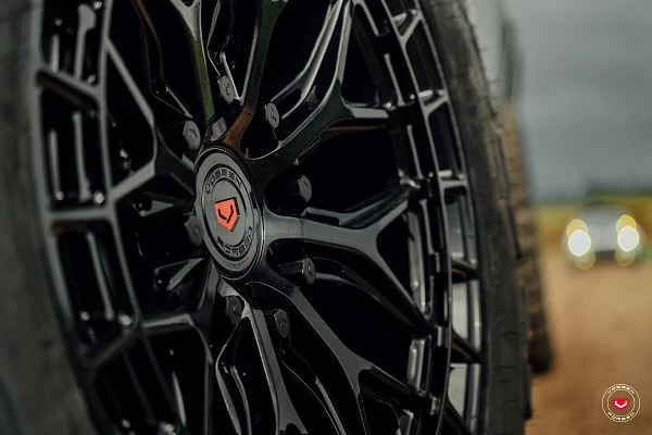 Фото дисков Vossen LC3-01 Черный глянец на GMC Hummer EV