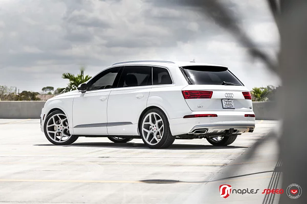 Фото дисков Vossen CG-205 Серебро на Audi Q7 (4M)