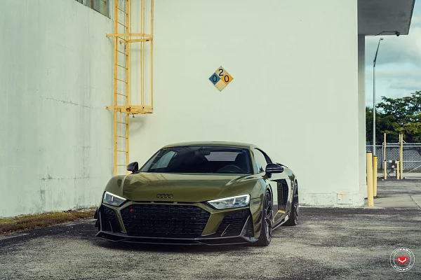 Фото дисков Vossen S21-01 Глянцевый темный лак на Audi R8 (4S)