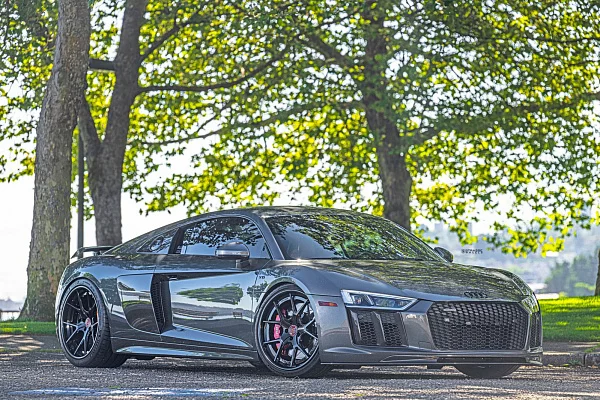 Фото дисков Strasse Wheels SM5R Deep Concave FS Черный глянец на Audi R8 (4S)