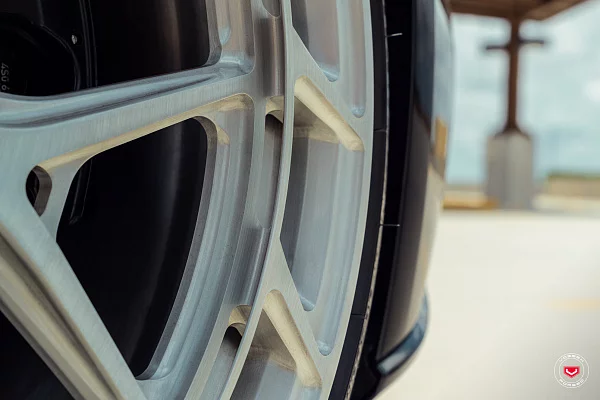 Фото дисков Vossen LC3-01T Глянцевый лак на Audi R8 (4S)