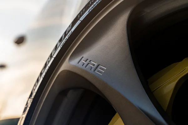 Фото дисков HRE 522M Сатиновая бронза на Porsche Cayenne III