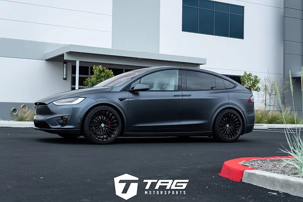 Фото дисков HRE S209H Черный сатин на Tesla Model X