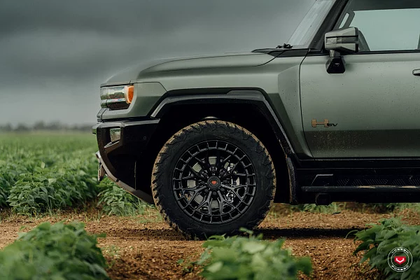 Фото дисков Vossen LC3-01 Черный глянец на GMC Hummer EV