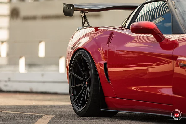 Фото дисков Vossen M-X2 Черный сатин на Chevrolet Corvette C6