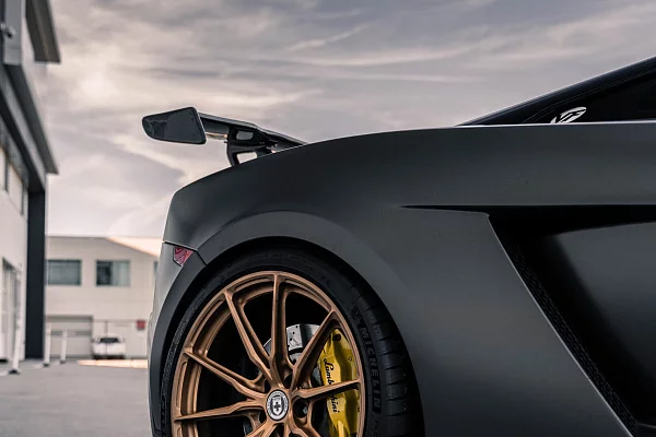 Фото дисков HRE P104SC Сатиновое темное золото на Lamborghini Gallardo