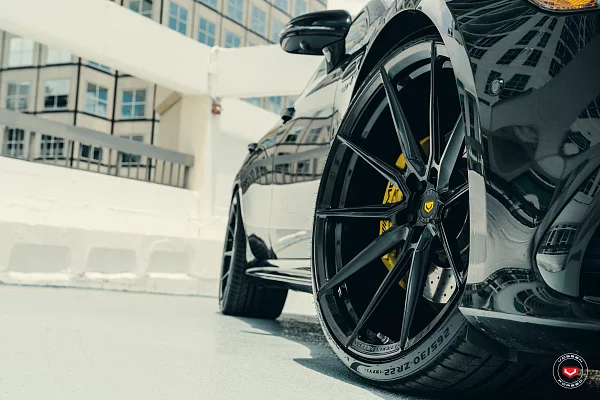 Фото дисков Vossen EVO-2 Черный глянец на Mercedes-Benz AMG GT I