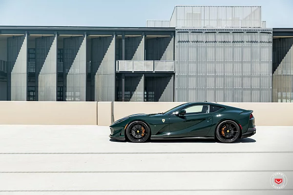 Фото дисков Vossen M-X2 Черный глянец на Ferrari 812
