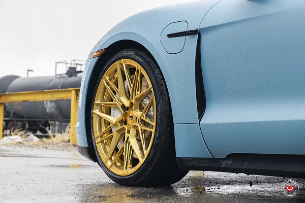 Фото дисков Vossen EVO-5 Глянцевое золото на Porsche Taycan I