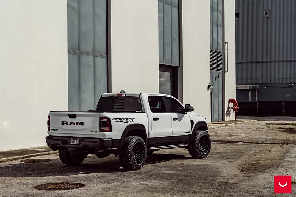 Фото дисков Vossen HF6-5 Черный глянец на Ram 1500 V