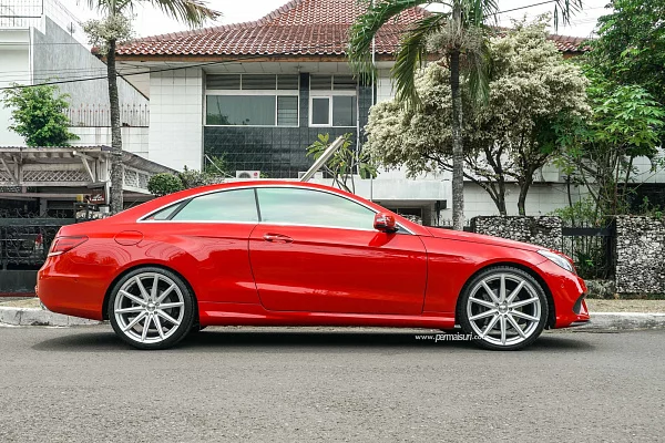 Фото дисков Vossen VFS-10 Серебро на Mercedes-Benz E-Class (W212, S212, C207)