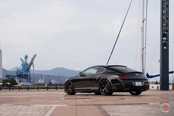 Фото дисков Vossen CG-205 Черный глянец на Bentley Continental GT II