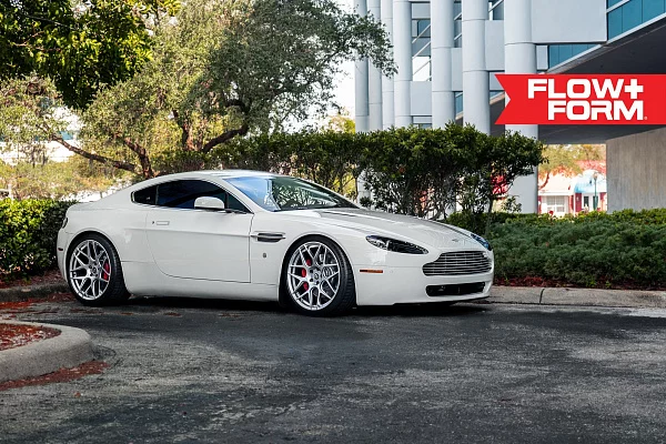Фото дисков HRE FF01 Серебро на Aston Martin Vantage 3