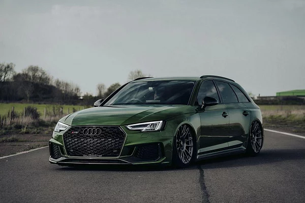 Фото дисков Rotiform OZR Сатиновый графит на Audi A/S/RS 4 (B9)
