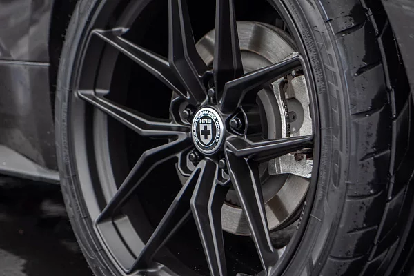 Фото дисков HRE FF21 Глянцевый графит на Ford Mustang VI