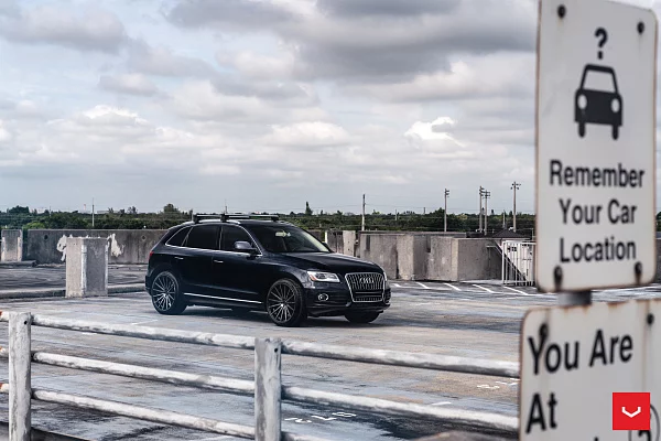 Фото дисков Vossen VFS-2 Глянцевый темный лак на Audi Q5 (8R)