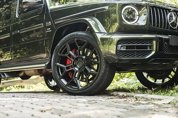 Фото дисков Vossen UV-4 Черный сатин на Mercedes-Benz G-Class III