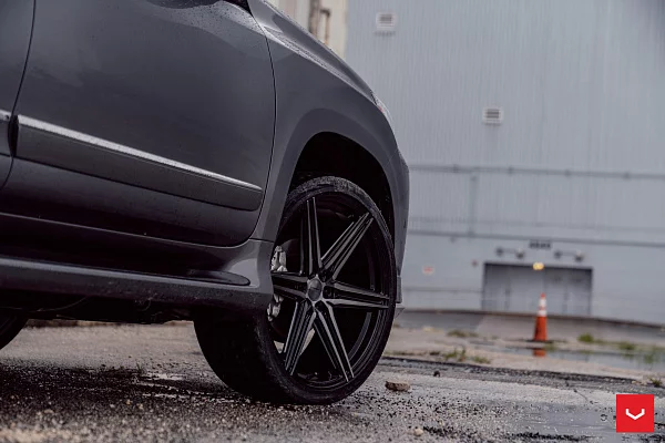 Фото дисков Vossen HF6-2 Черный глянец на Lexus GX II
