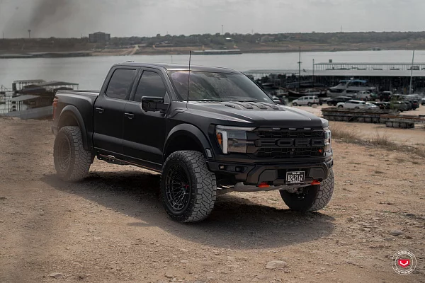 Фото дисков Vossen LCX-03 Черный глянец на GMC Sierra IV