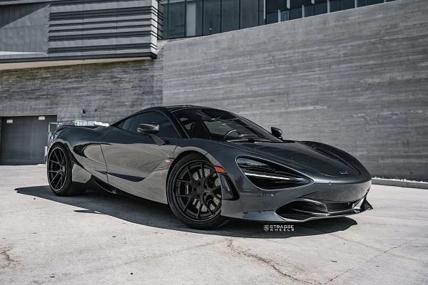 Фото дисков Strasse Wheels SM5R Deep Concave FS Черный сатин на McLaren 720S