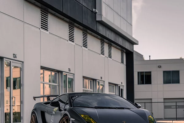 Фото дисков HRE P104SC Сатиновое темное золото на Lamborghini Gallardo