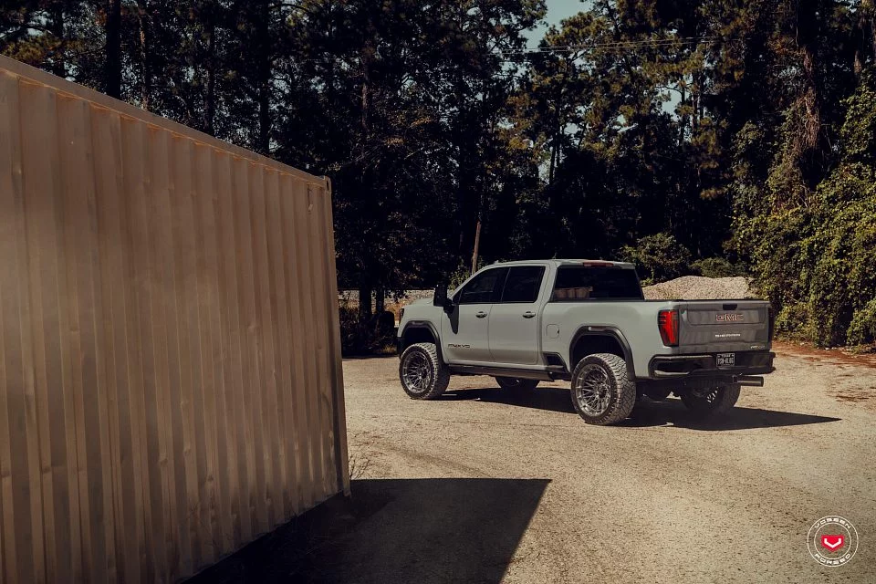 Vossen LCX-03 / GMC Sierra IV
