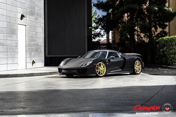 Фото дисков Vossen RS74 Глянцевое золото на Porsche 918 Spyder