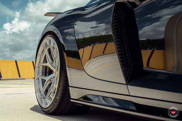 Фото дисков Vossen LC3-01T Глянцевый лак на Audi R8 (4S)