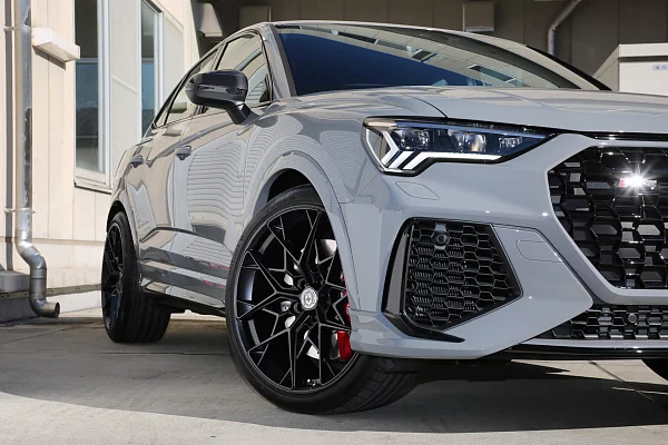 Фото дисков HRE FF10 Черный сатин на Audi Q3 (8U)