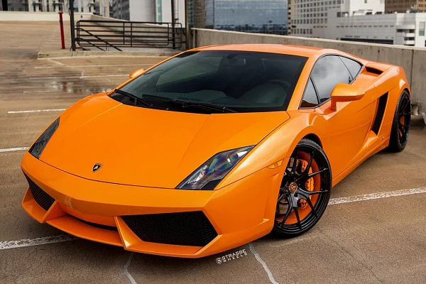 Фото дисков Strasse Wheels SM5R Deep Concave Monoblock Другой цвет на Lamborghini Gallardo