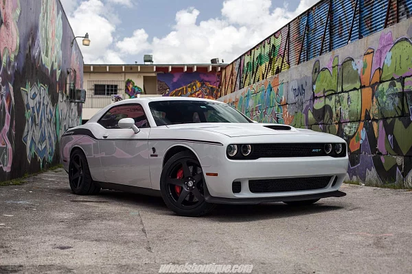 Фото дисков HRE 305M Черный сатин на Dodge Challenger III