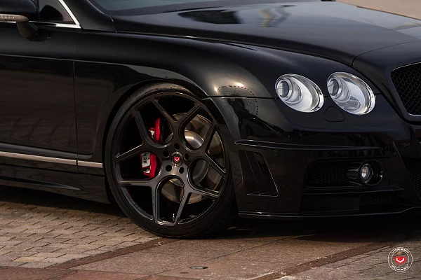 Фото дисков Vossen CG-205 Черный глянец на Bentley Continental GT II