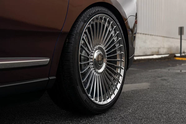 Фото дисков HRE L109M Полированный лак на Rolls-Royce Cullinan