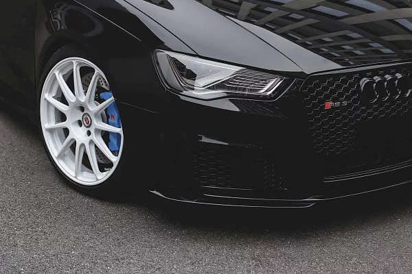 Фото дисков HRE RC103 Белый глянец на Audi A/S/RS 3 (8V)