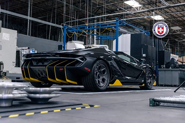 Фото дисков HRE 454 GTM Сатиновый темный лак на Lamborghini Centenario