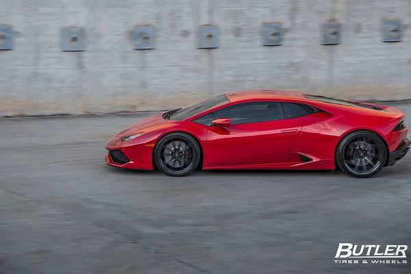 Фото дисков Vossen M-X2 Черный глянец на Lamborghini Huracan