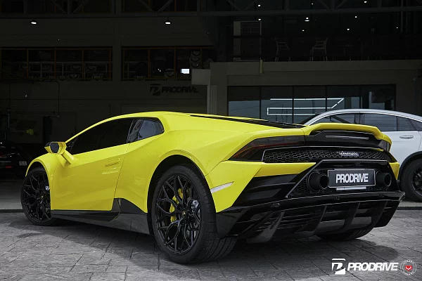 Фото дисков Vossen S17-01 Черный глянец на Lamborghini Huracan