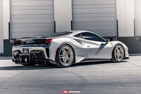 Фото дисков HRE S107SC Глянцевый лак на Ferrari 488