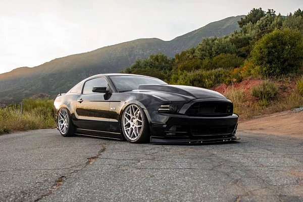Фото дисков HRE FF01 Серебро на Ford Mustang V