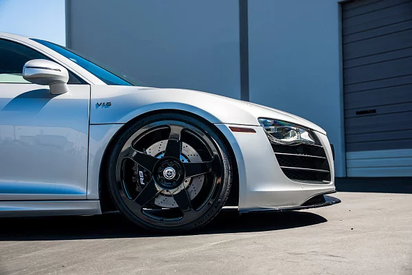 Фото дисков HRE 305M Черный глянец на Audi R8 (Typ 42)