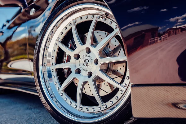 Фото дисков Strasse Wheels R10 Performance Глянцевый лак на Toyota Supra A80